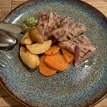 OSTERIA 山あり谷あり - 菰錦豚（こもきんとん／菰野町）肩ロースのロースト