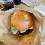 ビトウィーン ザ ブレッド - 