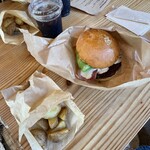 ビトウィーン ザ ブレッド - 