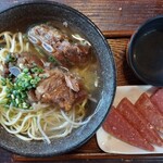 そば処 竹の子 - カリカリポーク300円、スパムにぎりの頭だけ