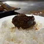 ステーキハウス インディアンズ - ご飯にのせる