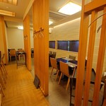 寿司 松岡 - 店内　テーブル席