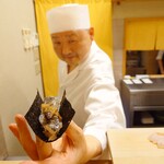 寿司 松岡 - ◯メヒカリ（蒲郡）
      大将さんから手渡しで頂いた
      三枚おろしに出来る大き目の時だけ購入している
      有明の特殊レベルの海苔を使用　と話されていた