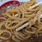 らーめん全日本 - スープが染みて茶色の太麺