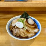 麺屋 しん蔵 - 田舎の醤油チャーシュー麺 1400円
      味付玉子 150円