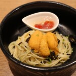 313845408 - 焦し島ニンニクと雲丹のパスタ タイム風味のセミドライトマトと昆布出汁ジュレ