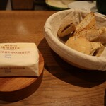 Grand Bleu Gamin - バケットにはフランスの「LE BEURRE BORDIER」のバター
