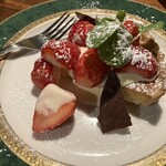 台 - 何故東京の端の居酒屋でこんなにレベルの高いスイーツがでてくるんだろう…(ほめています)2