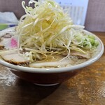 らーめん一平 - 一平特製ラーメン　大盛　白髪ネギが剛毛
