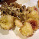 会津 田舎家 - 舞茸とイチジク天ぷら