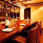 ビストロ ワイン カフェ ハース - デートにはゆったりと広めのカウンター席で♪