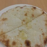 やっぱりインディア - うまいチーズクルチャ