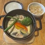 G831 Natural Kitchen & Cafe - メイン　鶏もも肉とお野菜の豆乳　玄米