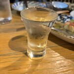四十八漁場 - 日本酒は店員さんが注いでくれて、どれも美味しい！
