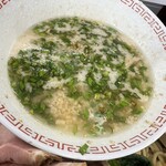 ラーメンスタンド とん平食堂 - 背脂たっぷりのつけ汁