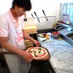 ピッツェリア キアッキェローネ - マルゲリータをパーラに乗せました。