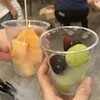 かねす - 左:カットメロン、右:ぶどうたべくらべ