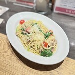 ハイライフ ポーク テーブル - プルドポークと旬野菜のビアンコ(オイルソース) 1,800円