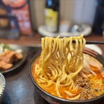 美杏 - モチモチ麺にスープが絶妙に絡む