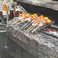 鳥かご - 目の前で炭火で焼かれていきます。