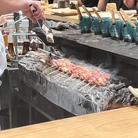 鳥かご - 素材に合わせて数種類のタレ使い分け、焼かれていきます。