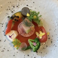 ビストロ アマファソン - 生ハムメロンのガスパチョサラダ
