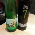 （左）Amestoi　Getariako　Txakolina 2012、
          （右）Itsas　Mendi　BizkaitoTxakolina 2012　