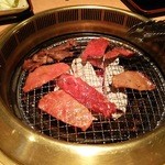 4人で焼いています