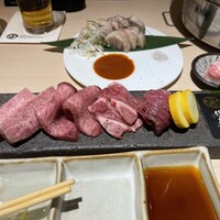 牛刺しと焼肉 仔虎 クリスロード店 - 
