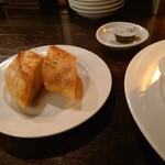 洋食とワインのお店 土筆苑 - パン@250円