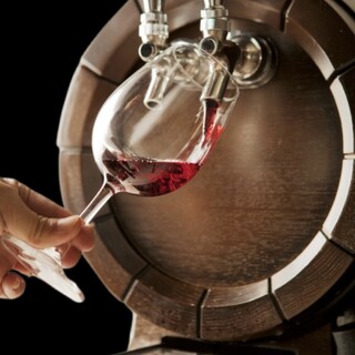 現地直送の樽生ワインを満喫♪18時までお得なハッピーアワー