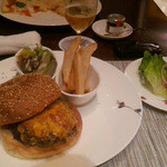 NOKA Roast & Grill - 和牛のハンバーガー！自分で野菜などぶち込みます！