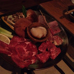 牛タン、牛肉、ホタテ、ねぎ、玉ねぎ、ししとう、うなぎの白焼き、かぼちゃ、えのき、車海老、椎茸、名古屋コーチン