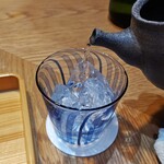 御料理 良所 - トクトク♪と注ぎます