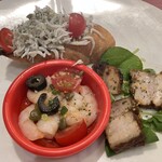 Trattoria M's - たっぷりシラスのブルスケッタ