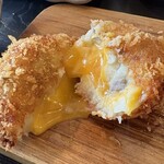 クロケット - 料理写真:中からチーズがとけて流れ出す〜