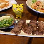 地鶏と鮮魚のお店 あおいや - 厚切りタンの塩焼き　1,490円（税込）
