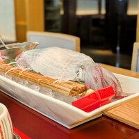 対馬のどぐろとイカ活き造り 博多 魚蔵 都ホテル店 - 