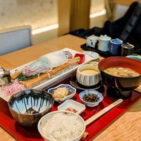 対馬のどぐろとイカ活き造り 博多 魚蔵 都ホテル店 - 