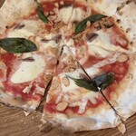 スプートニク - アンチョビガーリックピザ¥1650 