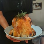 ル モンド グルマン - 今日のメインと見せてもらった焼き立ての鶏肉