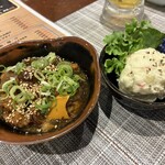 内田酒店 - 牛すじどて煮、甘めを想像してたけど甘めではなかった。けど、お酒には会う感じです。
                                ポテトサラダも美味しかったよ！