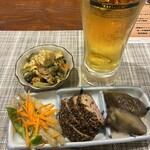 内田酒店 - 突き出しと、3種盛りとビール