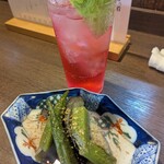 炭火と酒と肴 七福八郎 - バイスサワーとお通しの煮浸し