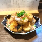 炭火と酒と肴 七福八郎 - 山芋炭火焼き　マヨとソースかけたらお好み焼き味