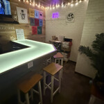 3 - 店内・カウンター席のみ。