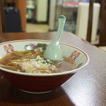 龍屋 - 半ラーメン（ランチは180円）