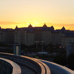 シャーウッドガーデン レストラン - モノレールから見たディズニーランドホテル