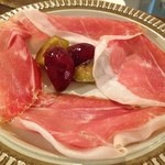ペルラヴィータ - 生ハムとプラム