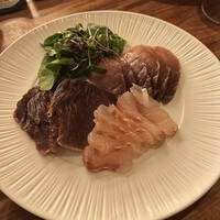 カルネジーオ イースト - 